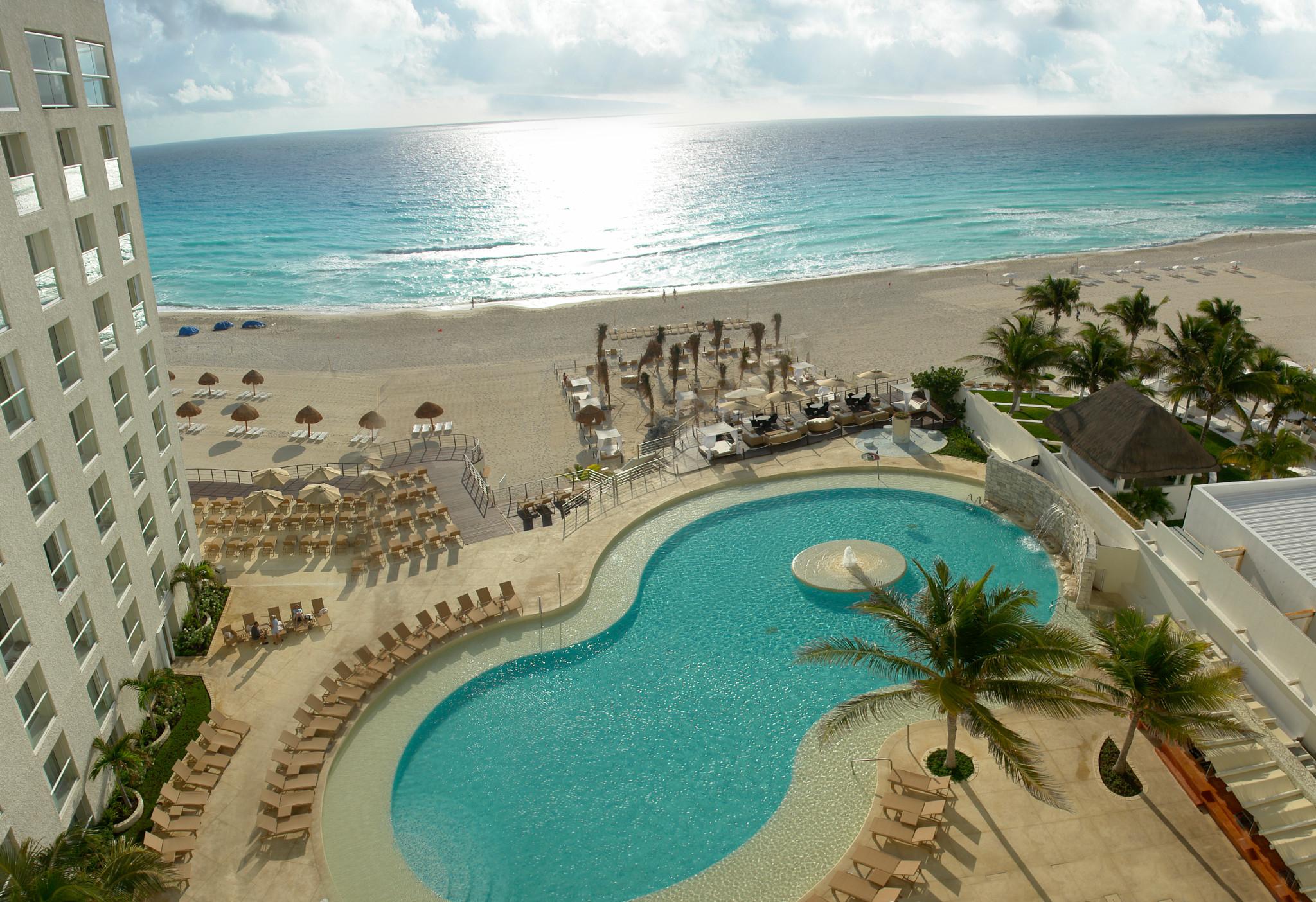 Sunset Royal Hotel Cancun Exterior photo