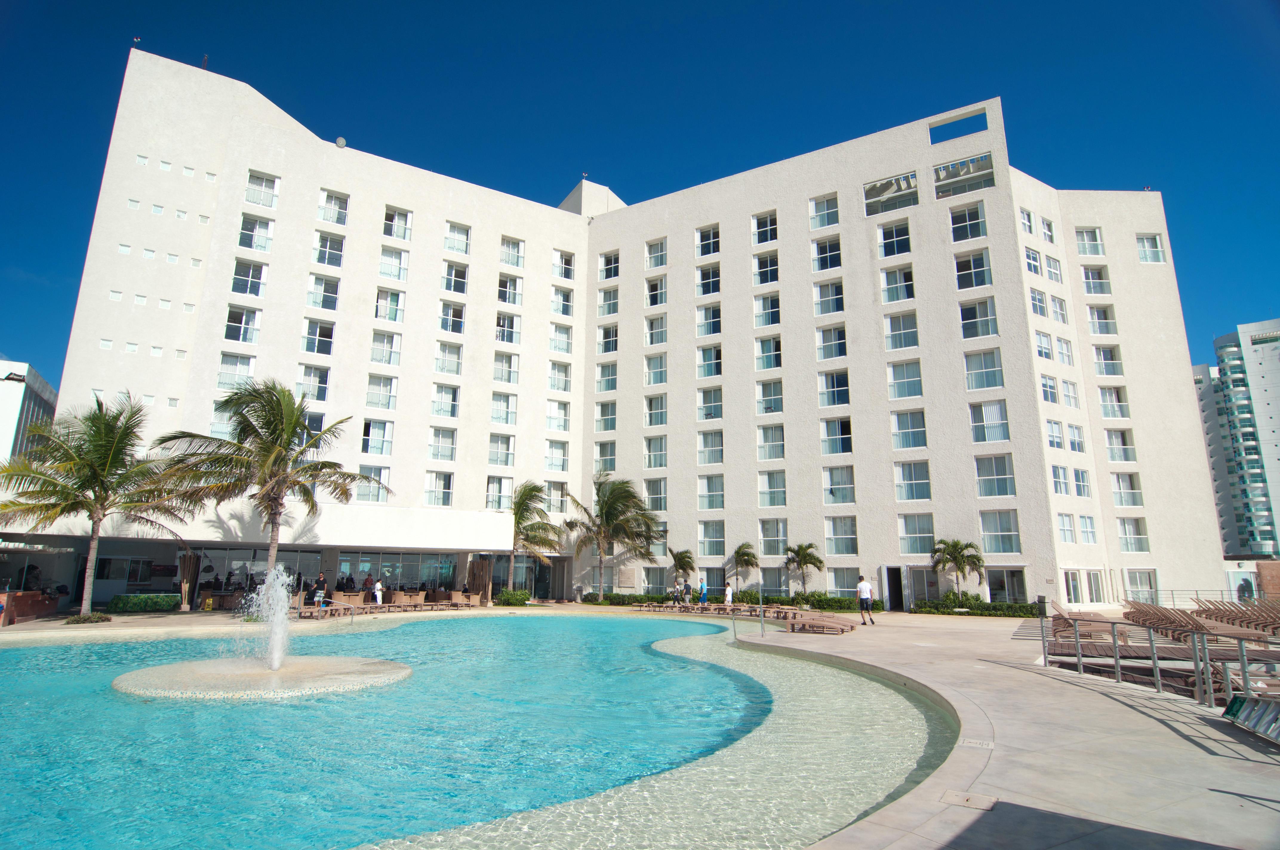 Sunset Royal Hotel Cancun Exterior photo