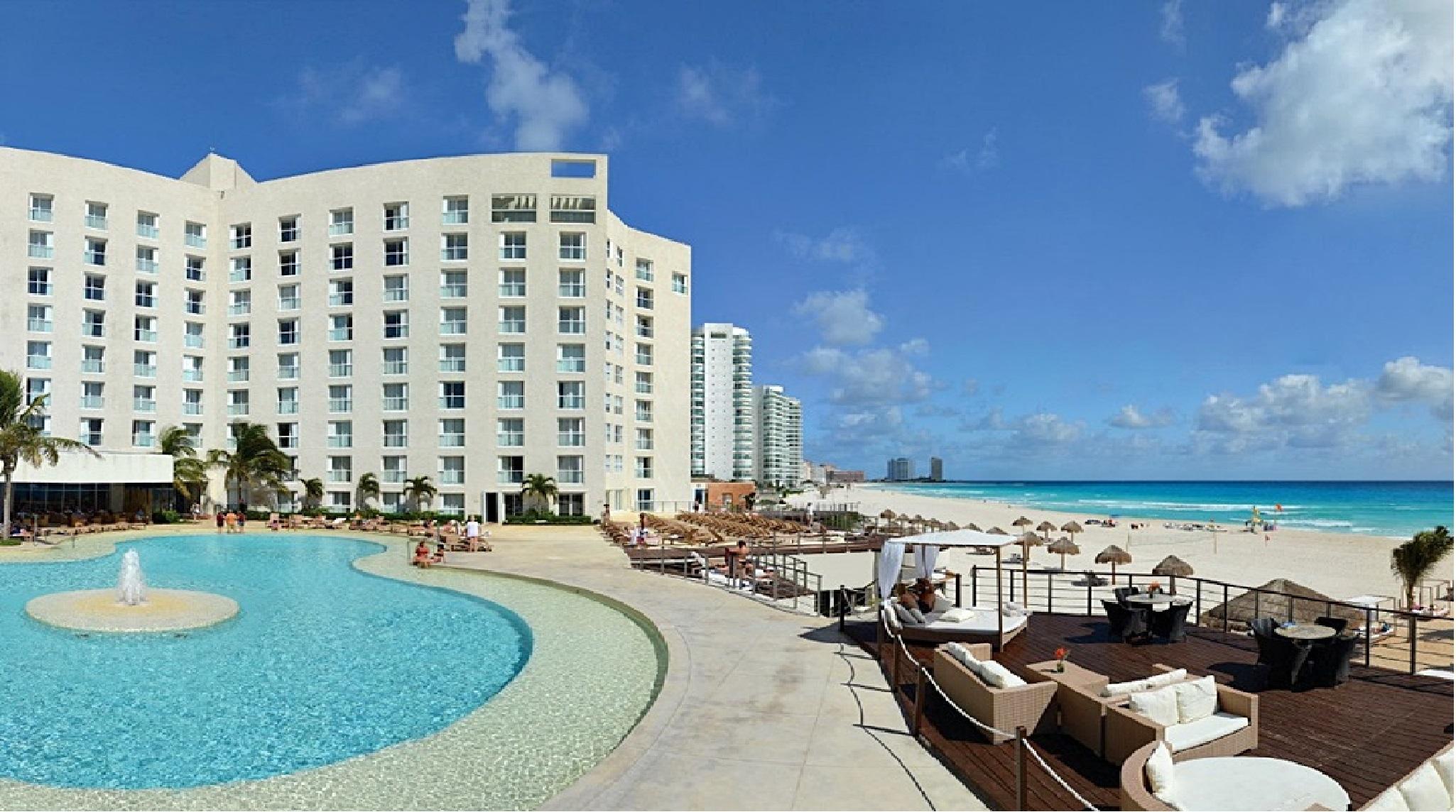 Sunset Royal Hotel Cancun Exterior photo