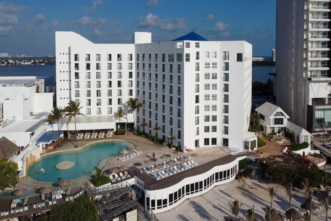 Sunset Royal Hotel Cancun Exterior photo