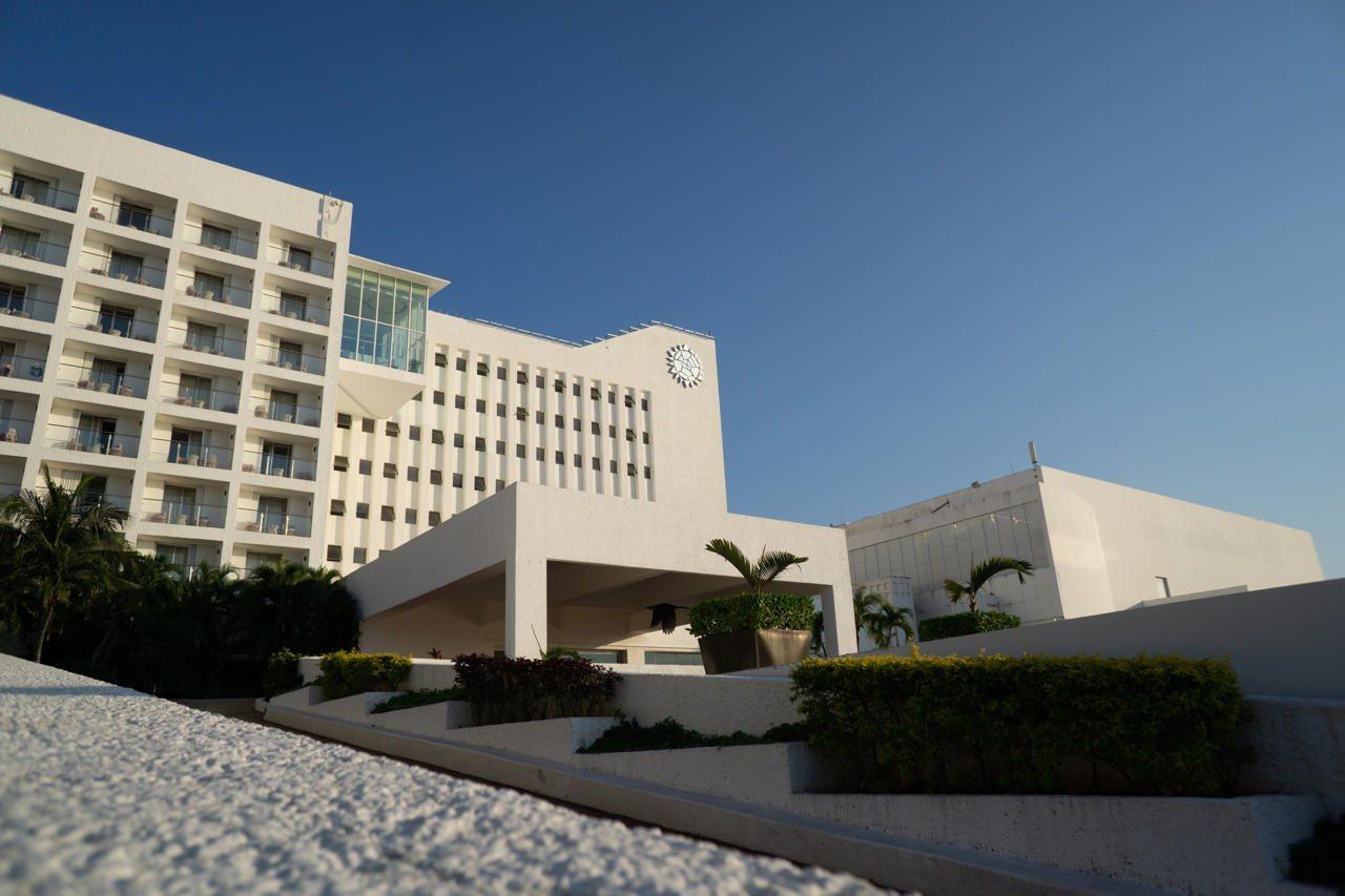 Sunset Royal Hotel Cancun Exterior photo