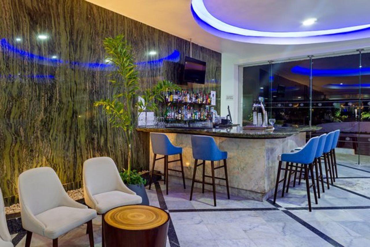 Sunset Royal Hotel Cancun Exterior photo