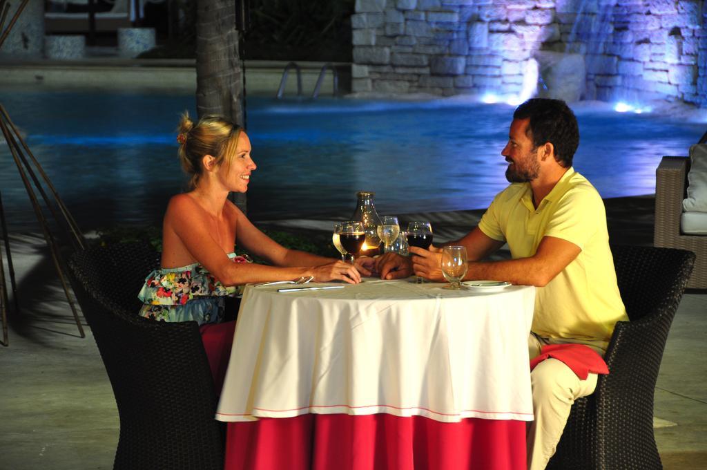 Sunset Royal Hotel Cancun Exterior photo