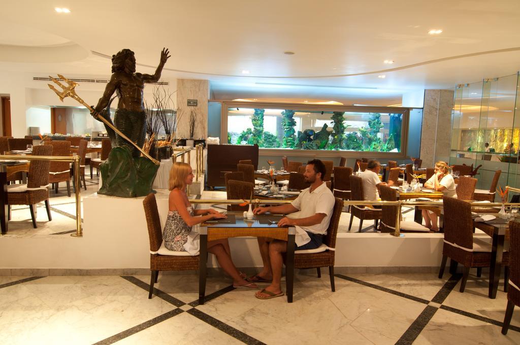 Sunset Royal Hotel Cancun Exterior photo