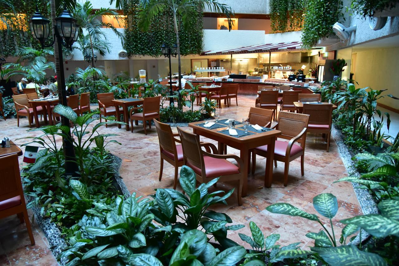 Sunset Royal Hotel Cancun Exterior photo