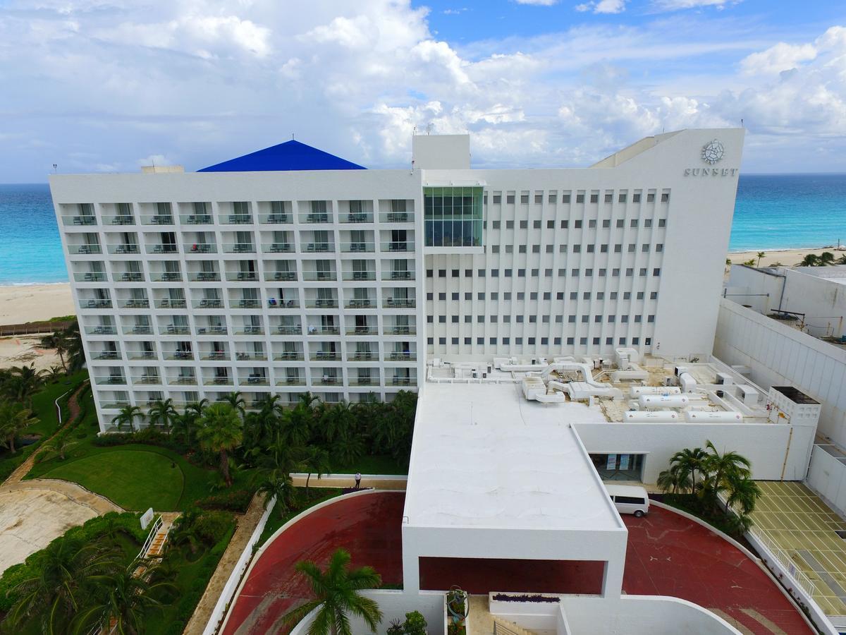Sunset Royal Hotel Cancun Exterior photo