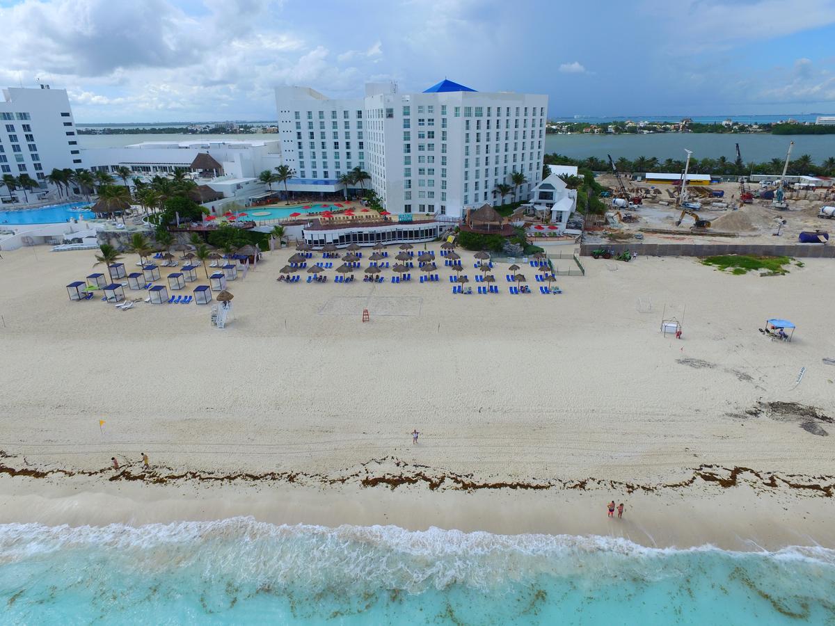 Sunset Royal Hotel Cancun Exterior photo