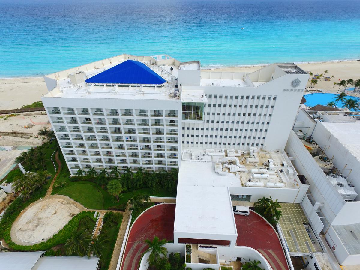 Sunset Royal Hotel Cancun Exterior photo